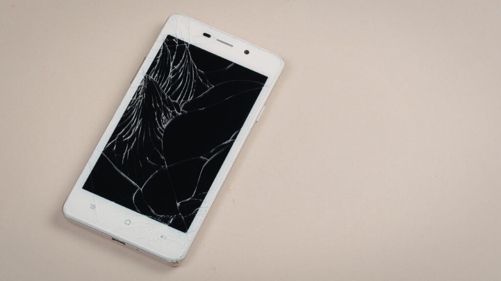 Tela de Celular Quebrada em Goiânia: O Que Fazer